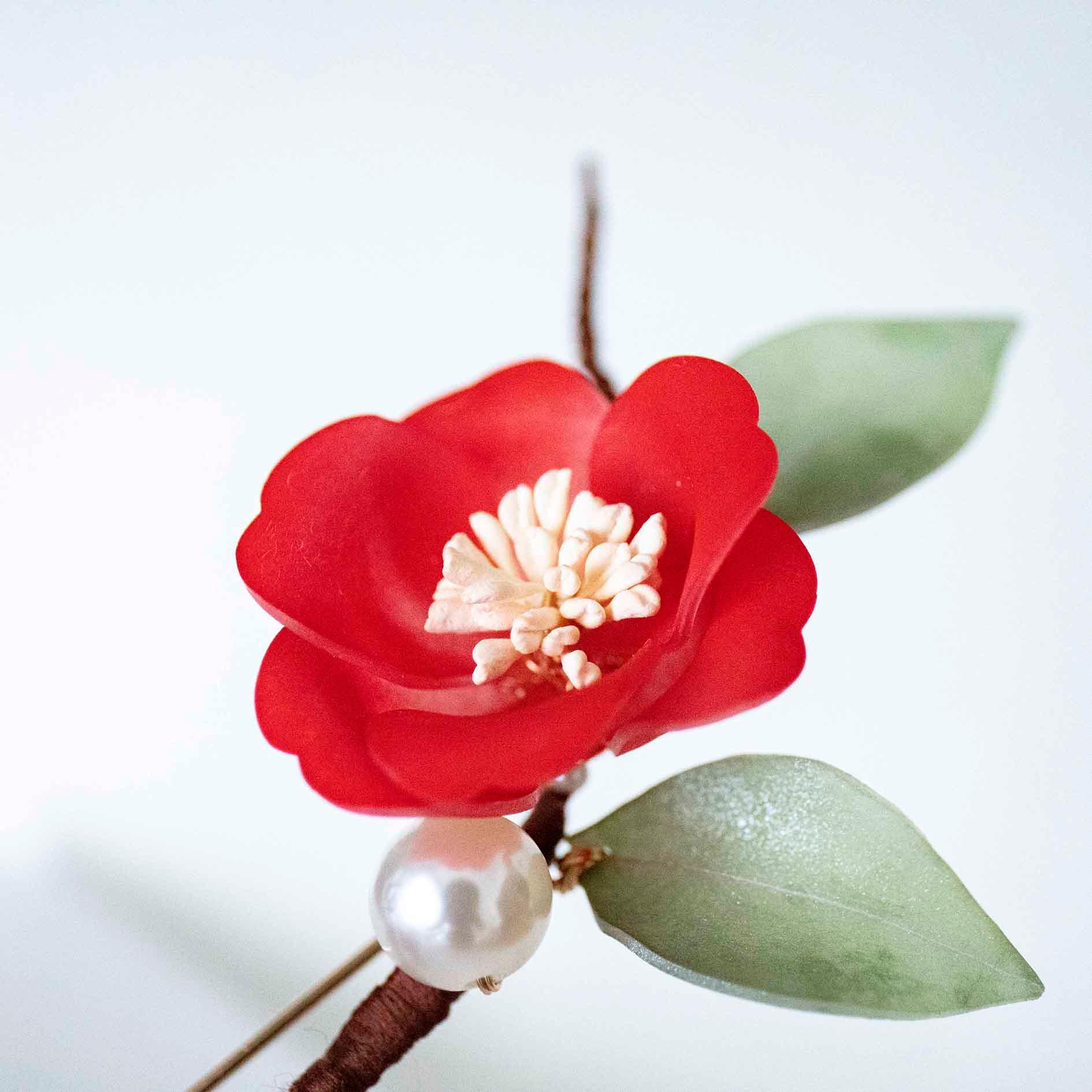 赤い椿のuピン かんざし プラ板 髪飾り ヘアアクセサリー 紅椿 椿 パール1枚目の画像