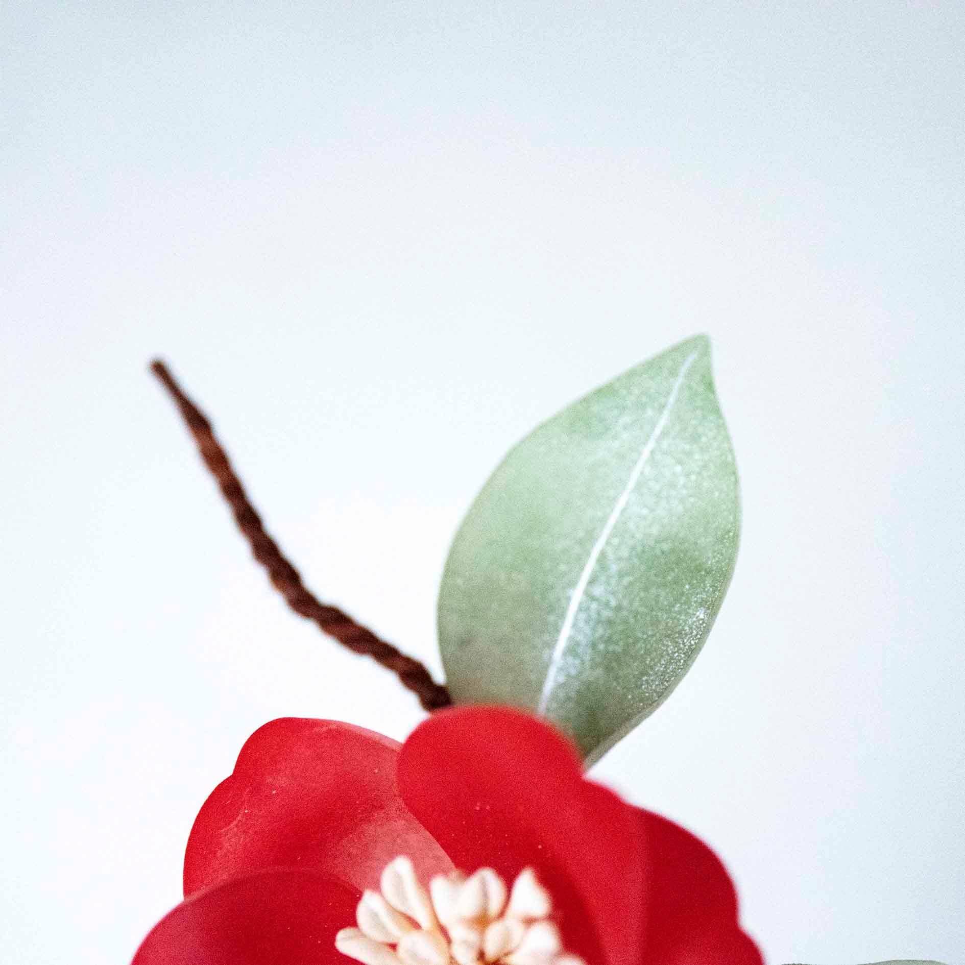 赤い椿のuピン かんざし プラ板 髪飾り ヘアアクセサリー 紅椿 椿 パール | 4枚目